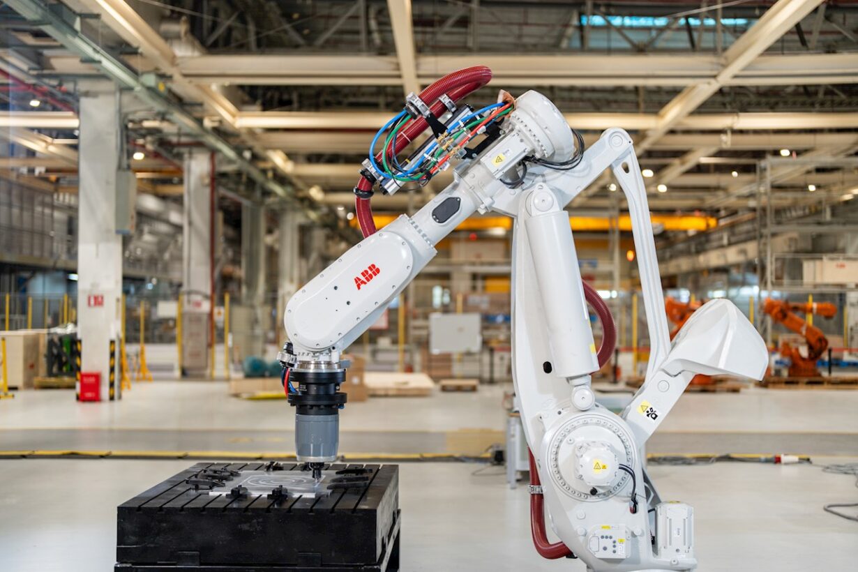 ABB expande su portfolio de robots modulares de gran tamaño